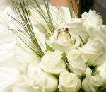 Skrivnosti cvetličnih šopkov ali zakaj so podarjene bele vrtnice?